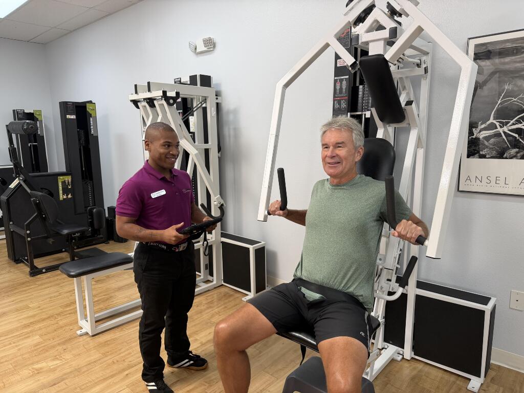 Working on MedX Chest Press Working Pectoralis aka Pecks